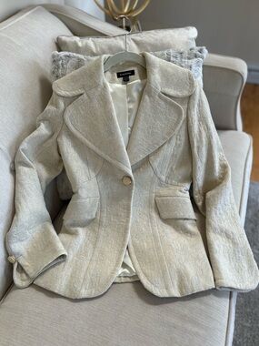 bebe Cream Sparkling Textured Tailored Single-Button Blazer